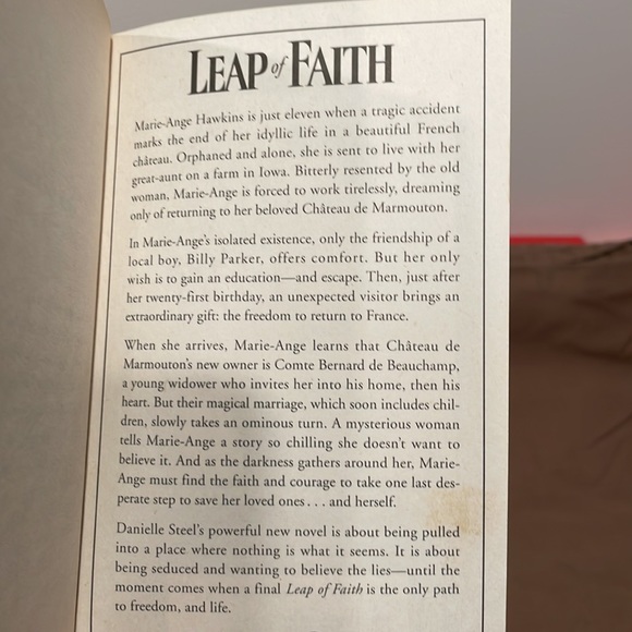 Lot of 2 Danielle Steel Books: Silent Honor and Leap of Faith - Picture 7 of 8